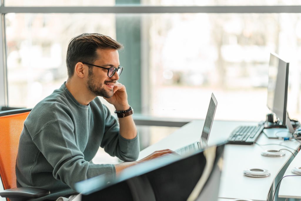Quels critères prendre en compte avant de rejoindre une entreprise dans l’ingénierie ?